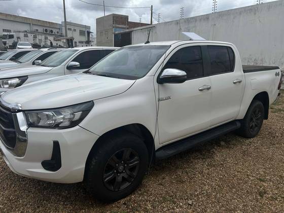TOYOTA HILUX 2.8 D-4D TURBO DIESEL CD SR 4X4 AUTOMÁTICO